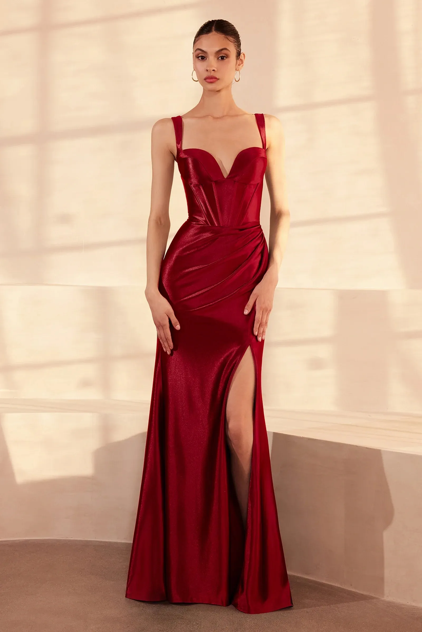 Vestido de Gala estilo corset en tela de seda y abertura lateral