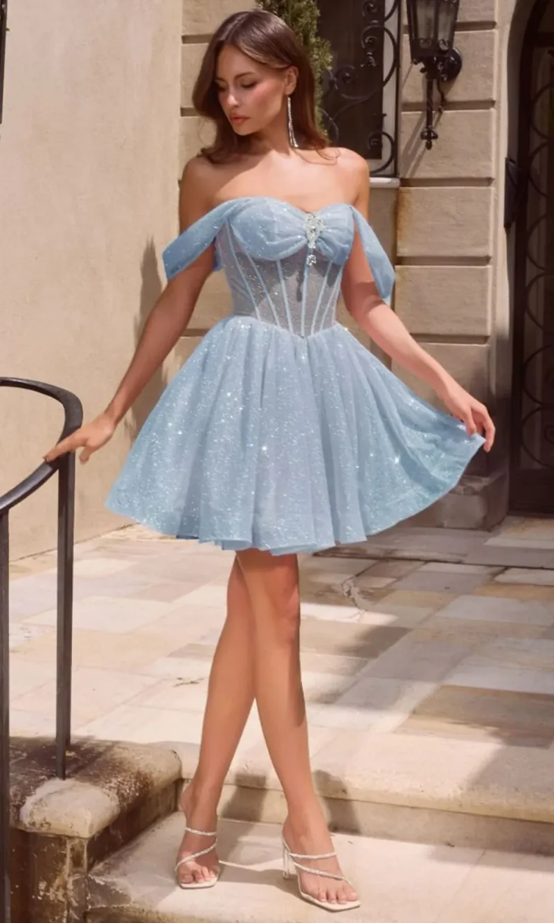 Vestido corto tipo cocktail off shoulder con corset ajustable en tela de glitter y semitransparente en top