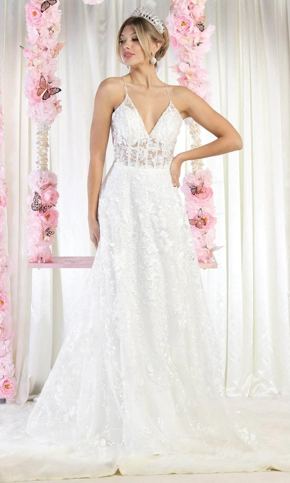 Vestido de Novia de tiras estilo corset con transparencia color Blanco decorado con apliques y  falda corte A
