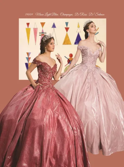 Vestido de 15 años Off Shoulder en tela de Glitter y apliques en Top