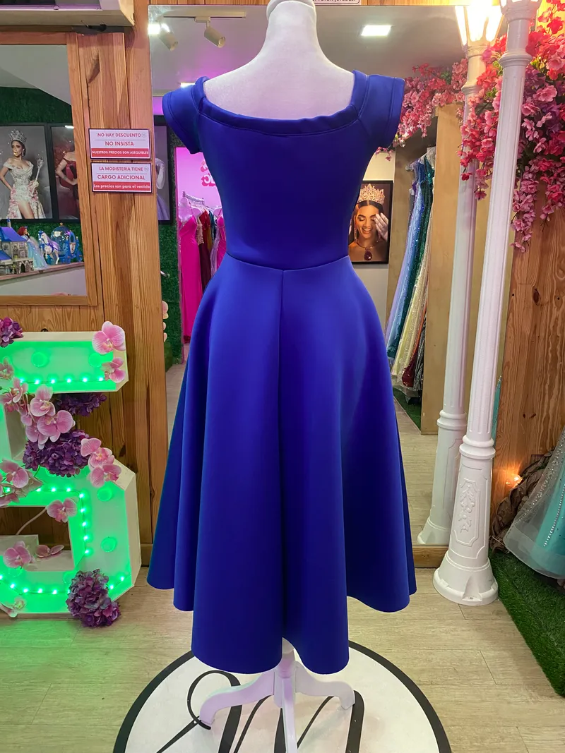 Vestido midi tipo Cocktail con mangas color Azul Rey y falda corte A