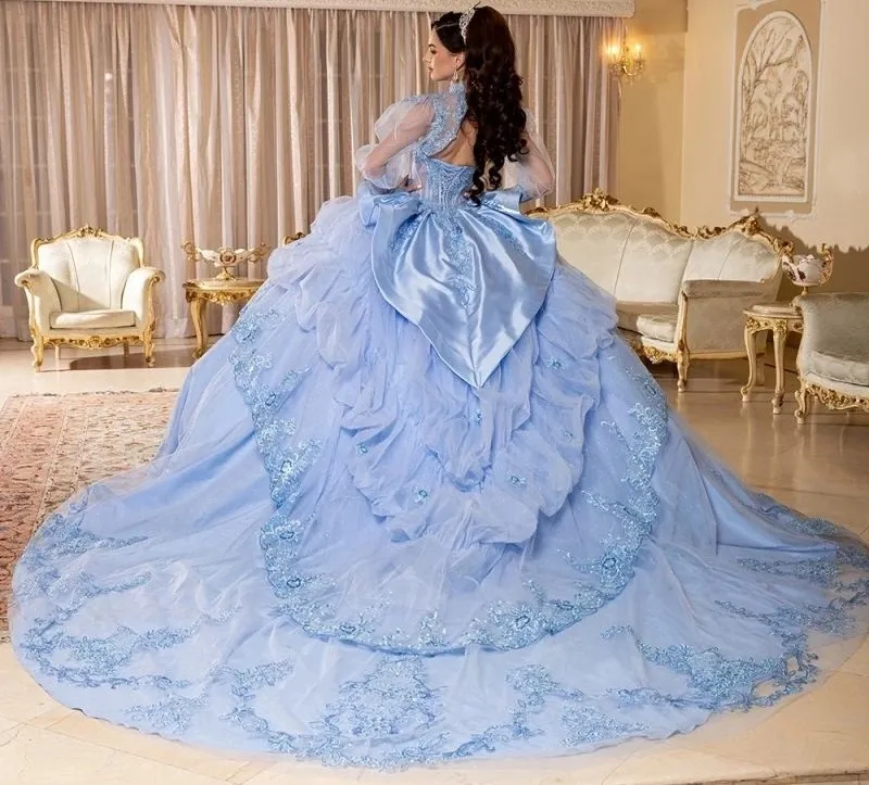 Vestido de 15 años Imperium con mangas abullonada decorado con pedrería y glitter, falda corte Princesa con cola