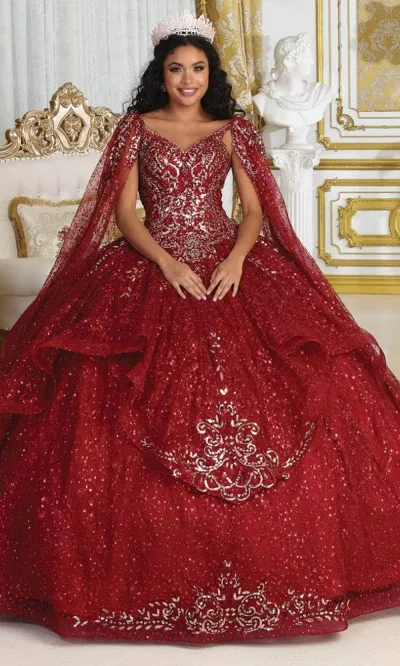 Vestido de 15 años color Negro de tiras decorado con glitter y apliques dorados, falda corte princesa