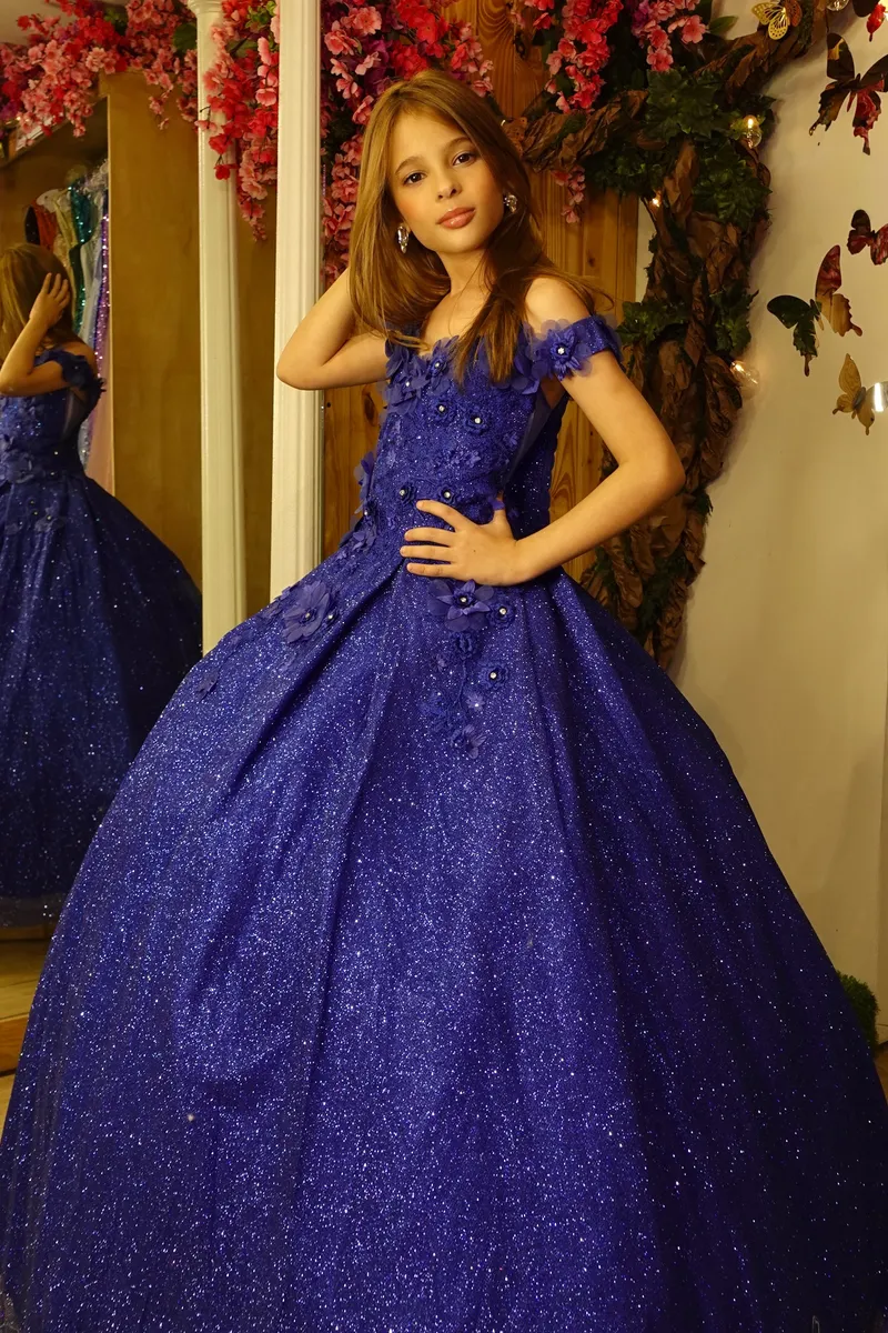 Vestido Petit corte princesa Off Shoulder en tela de Glitter decorado con apliques de Flores en 3D