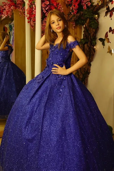 Vestido Petit corte princesa Off Shoulder en tela de Glitter decorado con apliques de Flores en 3D