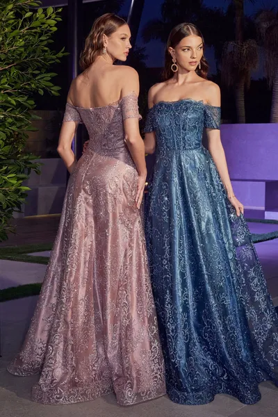 Vestido de Gala Off Shoulder estilo corset con transparencia decorado con apliques de Glitter y falda corte A