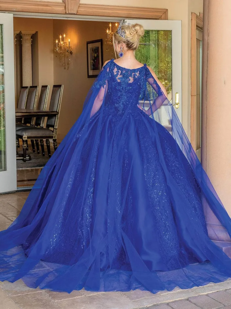 Vestido de 15 años escote en V con decoraciones en Glitter y falda corte Princesa