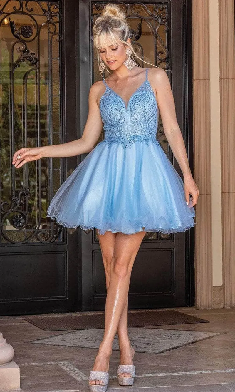 Vestido corto de 15 años de tiras decorado con apliques en Top y falda corte A de Tul
