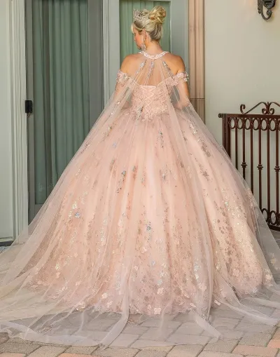 Vestido de 15 años Off Shoulder con decoraciones de Glitter en Dorado y falda corte Princesa