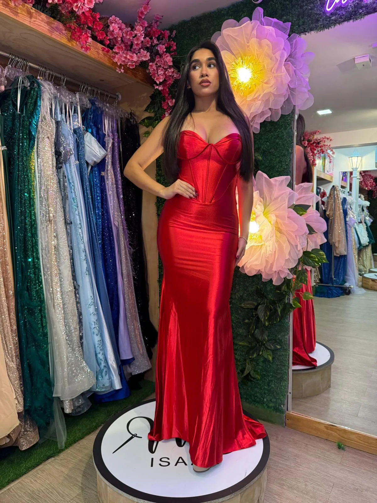 Vestido de gala ajustado de tiras en tela de seda alicrada estilo corset