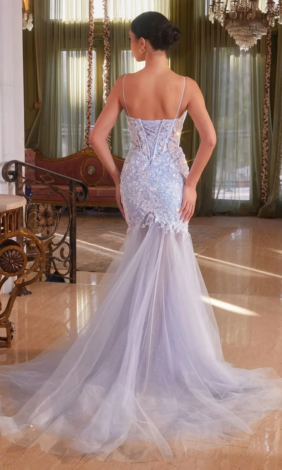 Vestido de Gala estilo corset con transparencia en tela de lentejuelas tornasol y falda corte Sirena de Tul