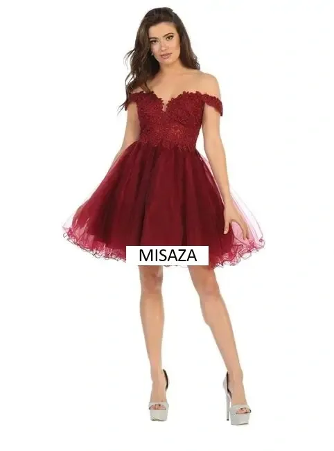 Vestido corto de Quinceañera tipo cocktail Off Shoulder decorado con apliques en Top