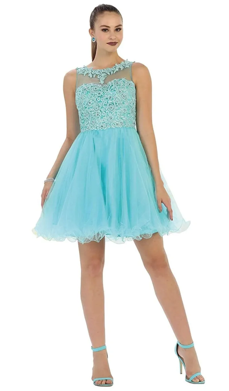Vestido tipo cocktail cuello halter decorado con apliques en top