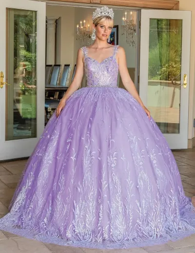 Vestido de 15 años de tiras decorado con apliques en tornasol y falda corte Princesa