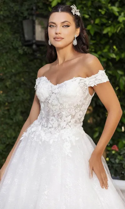 Vestido de Novia Off Shoulder estilo corsé con transparencia decorado con apliques y pedrería, falda corte A