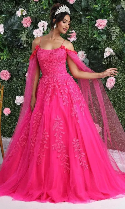 Vestido de 15 años de tiras con capas en mangas, estilo corset decorado con apliques de flores