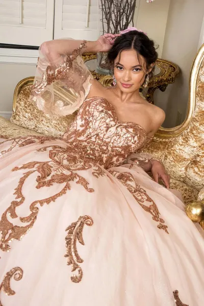 Vestido de 15 años Imperium Strapless con mangas tipo guantes decorado con apliques