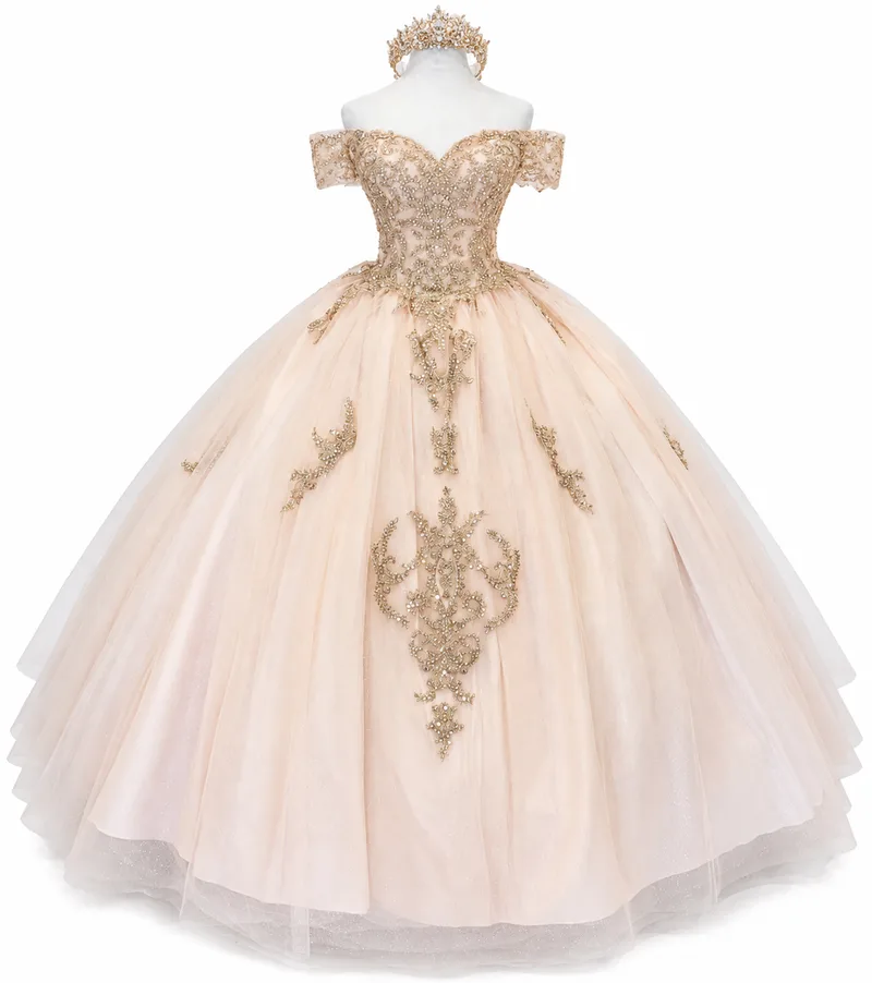 Vestido de gala con corona орnamentada