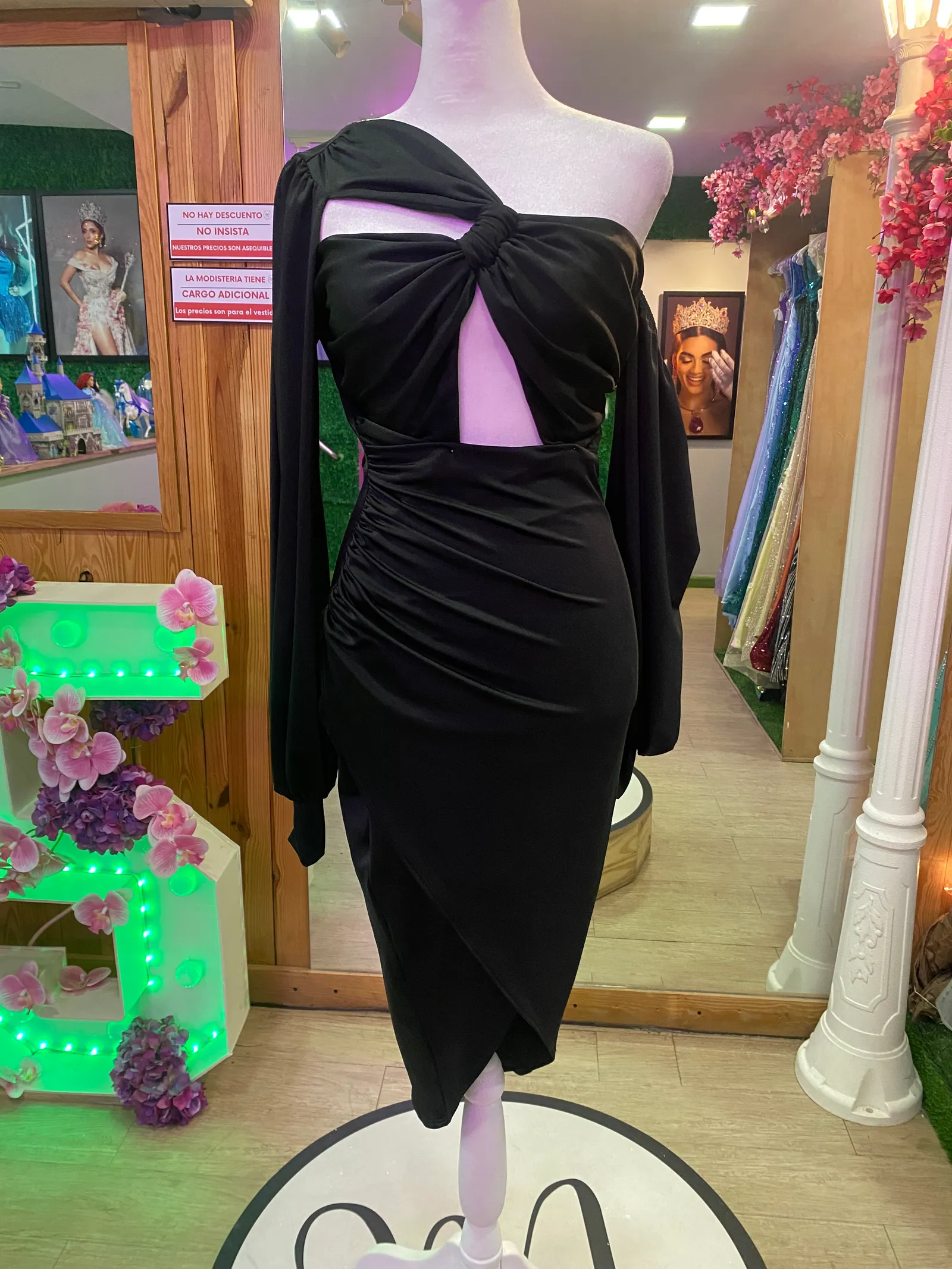 Vestido corto de Gala One Shoulder con mangas largas color Negro