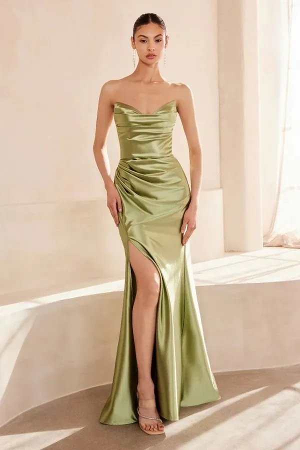 Vestidos de Gala Strapless en tela de seda con copas en punta y falda con abertura lateral