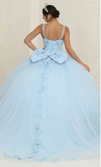 Vestido de 15 años de tiras decorado con apliques y flores en 3D en tela de glitter falda corte princesa