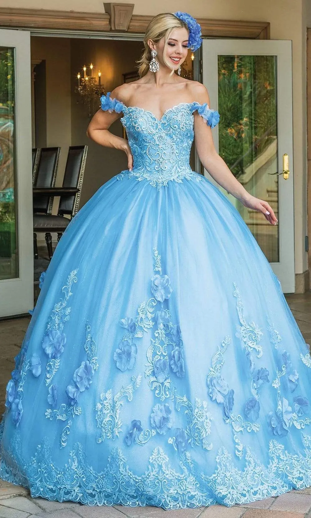 Vestido de 15 años Off Shoulder color Rosado decorado con apliques, pedreria y  flores en 3D y falda corte princesa