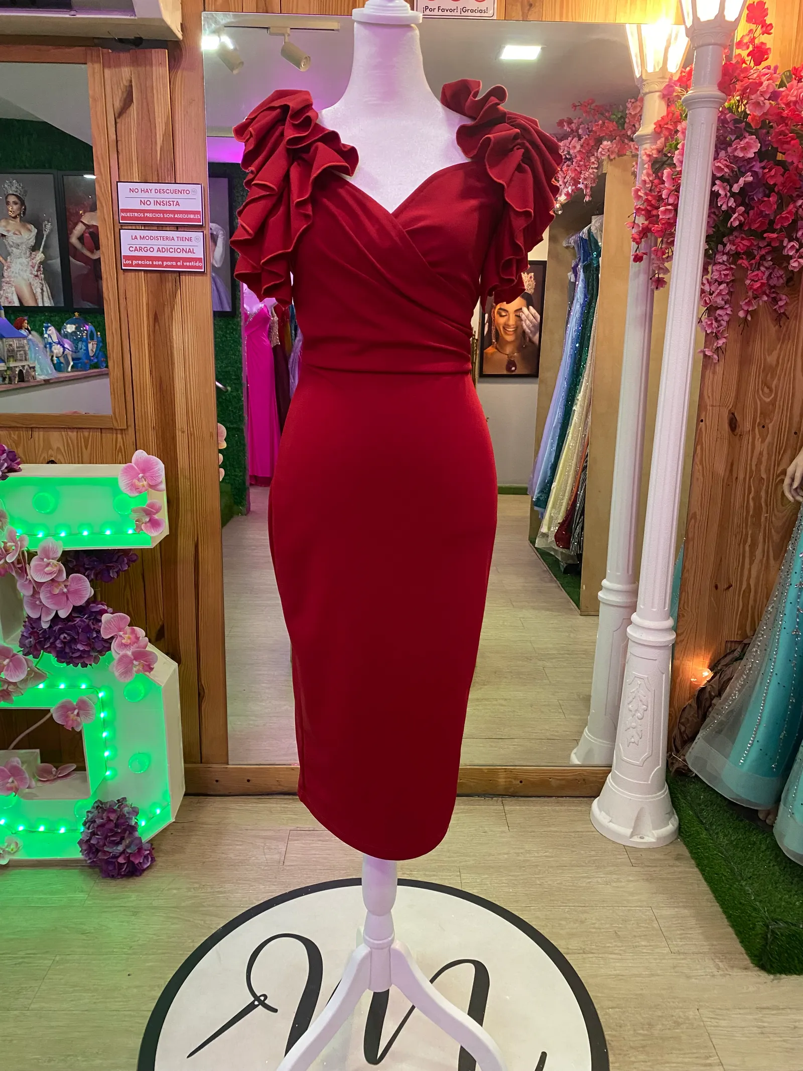 Vestido corto de Gala con mangas ajustado color Rojo drapeado