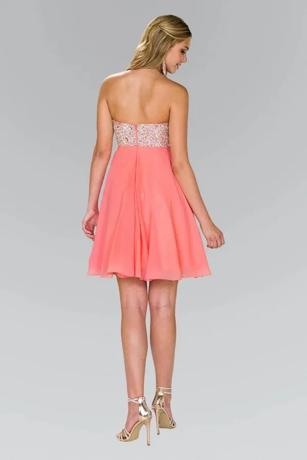 Vestido corto Strapless decorado pedreria plateada en top y falda corte A