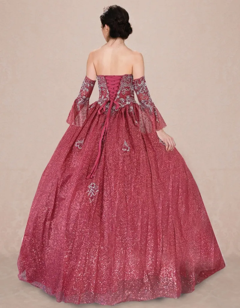 Vestido de 15 años Strapless escote corazón con mangas tipo guantes decorado con apliques en top y falda corte princesa