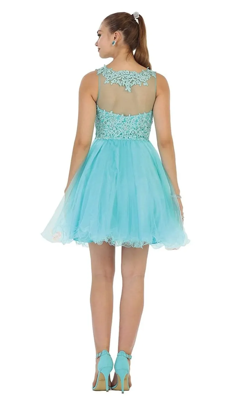 Vestido tipo cocktail cuello halter decorado con apliques en top