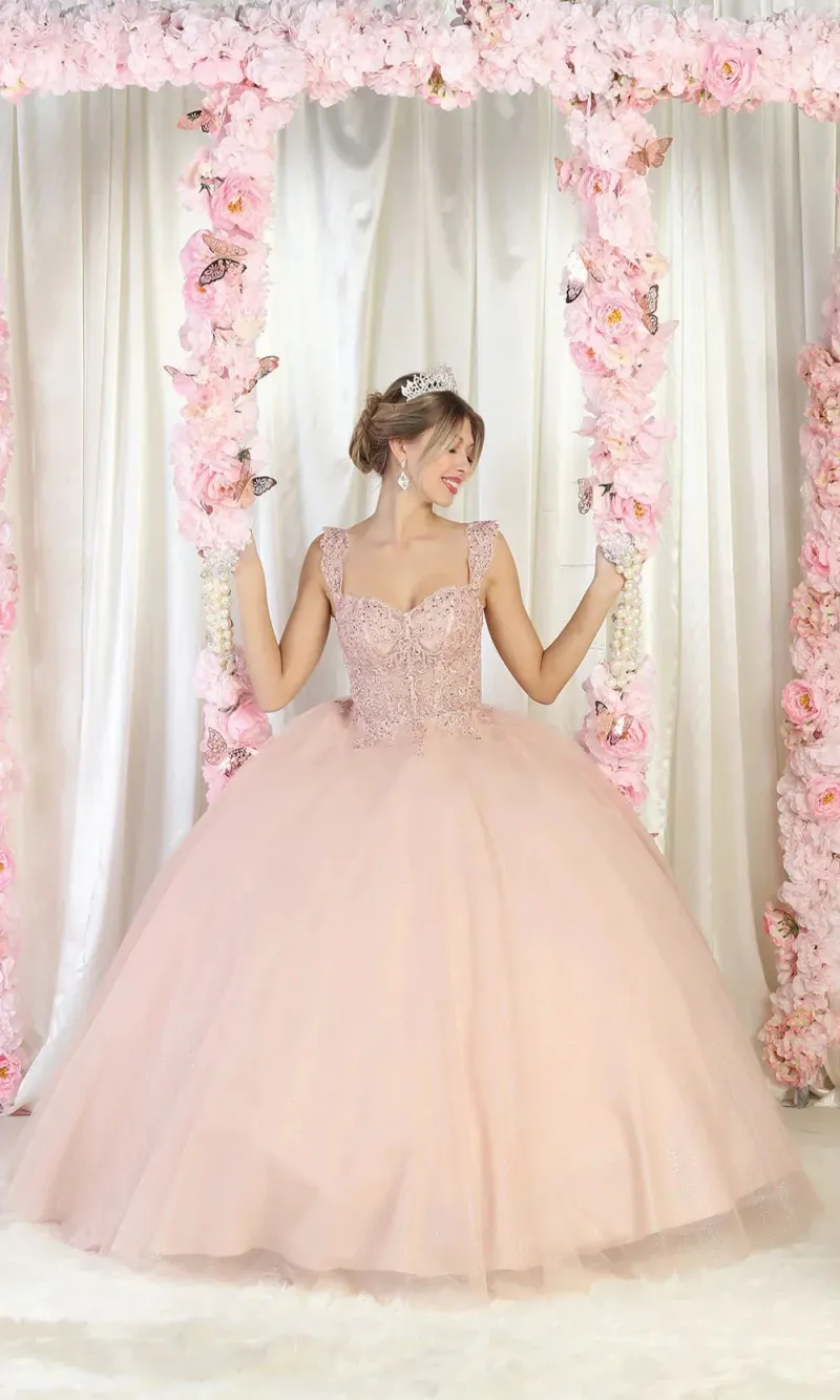 Vestido de 15 años estilo corset con transparencia y falda corte Princesa