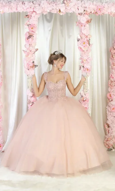 Vestido de 15 años estilo corset con transparencia y falda corte Princesa