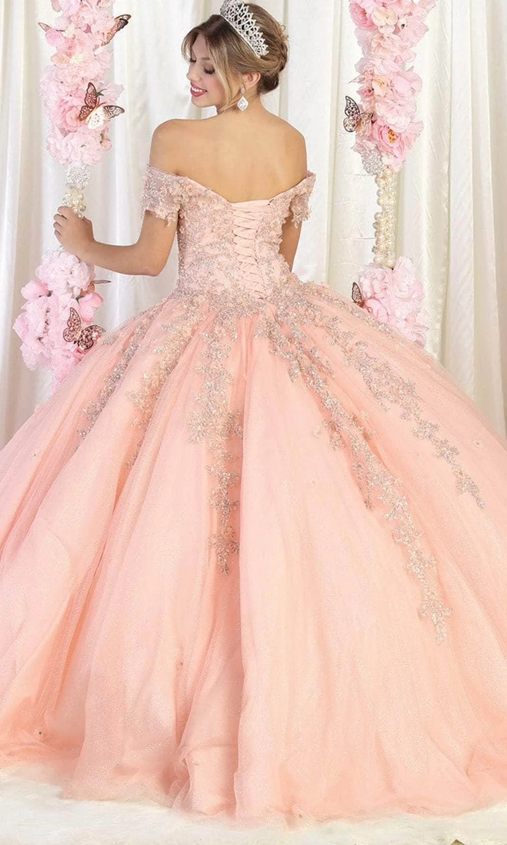 Vestido de 15 años Off Shoulder con mangas de Tull desmontables, decorado con apliques de Glitter y falda corte princesa