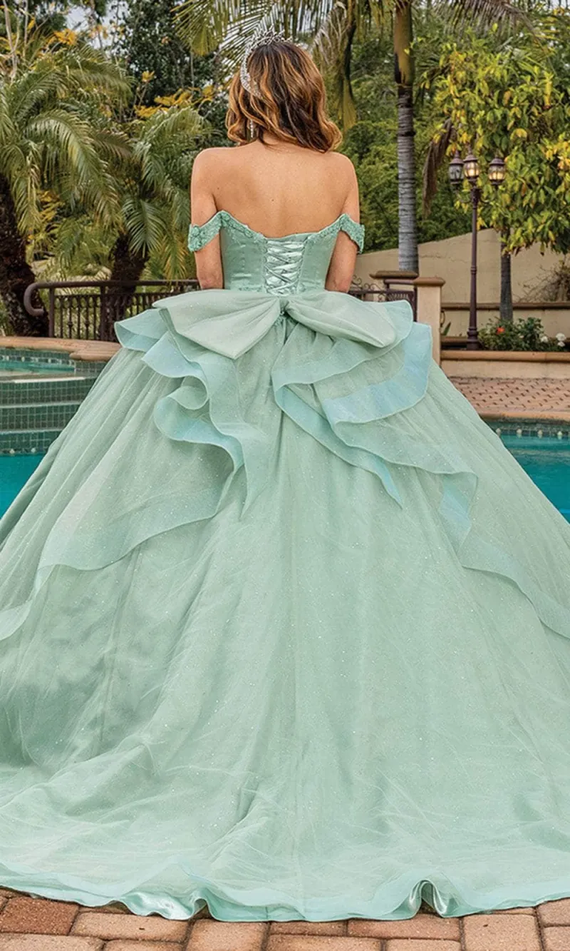 Vestido de 15 años Off Shoulder con color Sage estilo corset decorado con apliques de flores y glitter con falda corte princesa