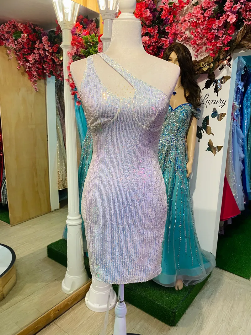 Vestido corto de Fiesta One Shoulder ajustado color Blanco decorado con lentejuelas tornasol