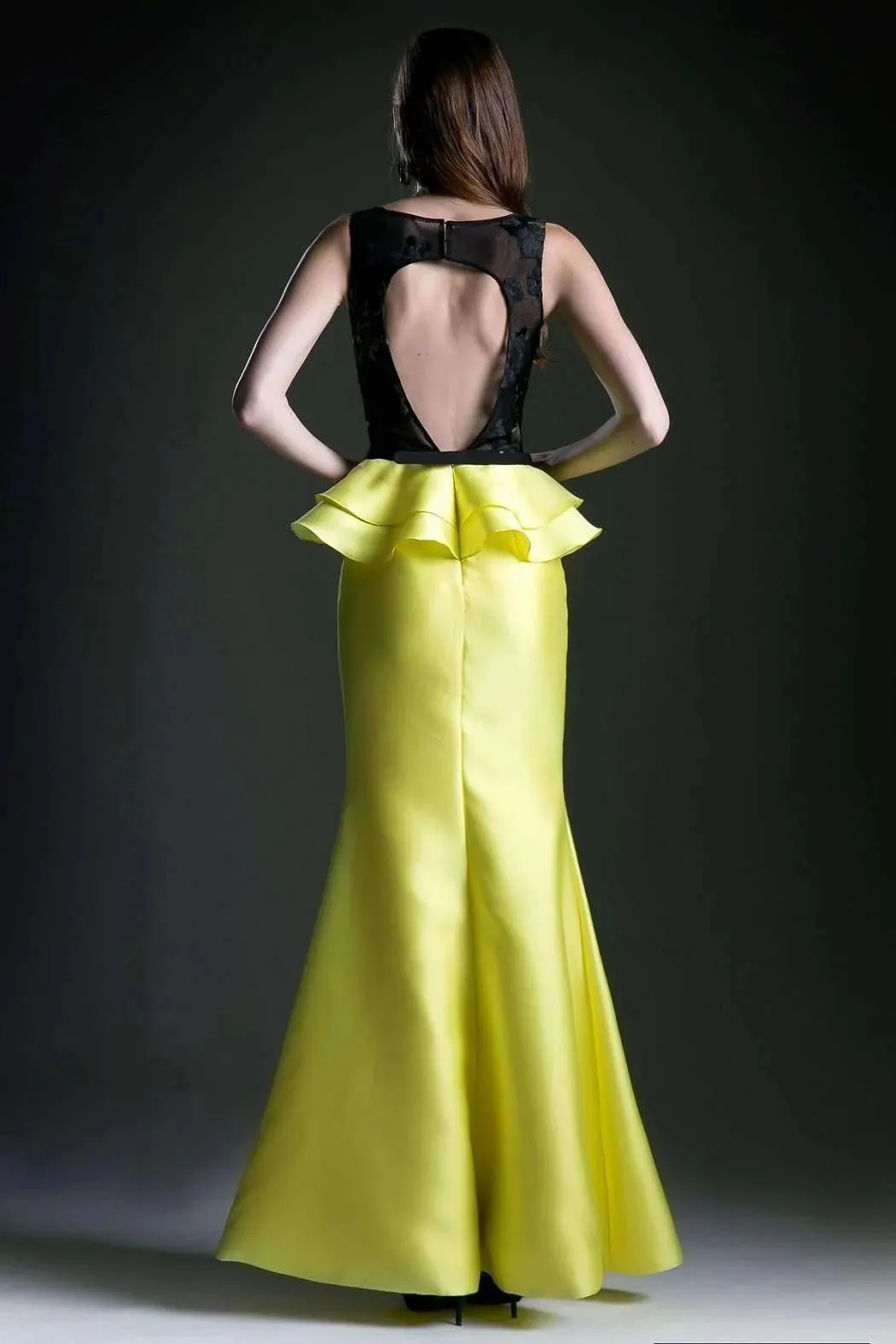 Vestido de Gala color Fucsia y Negro con transparencia en Top y falda con abertura lateral
