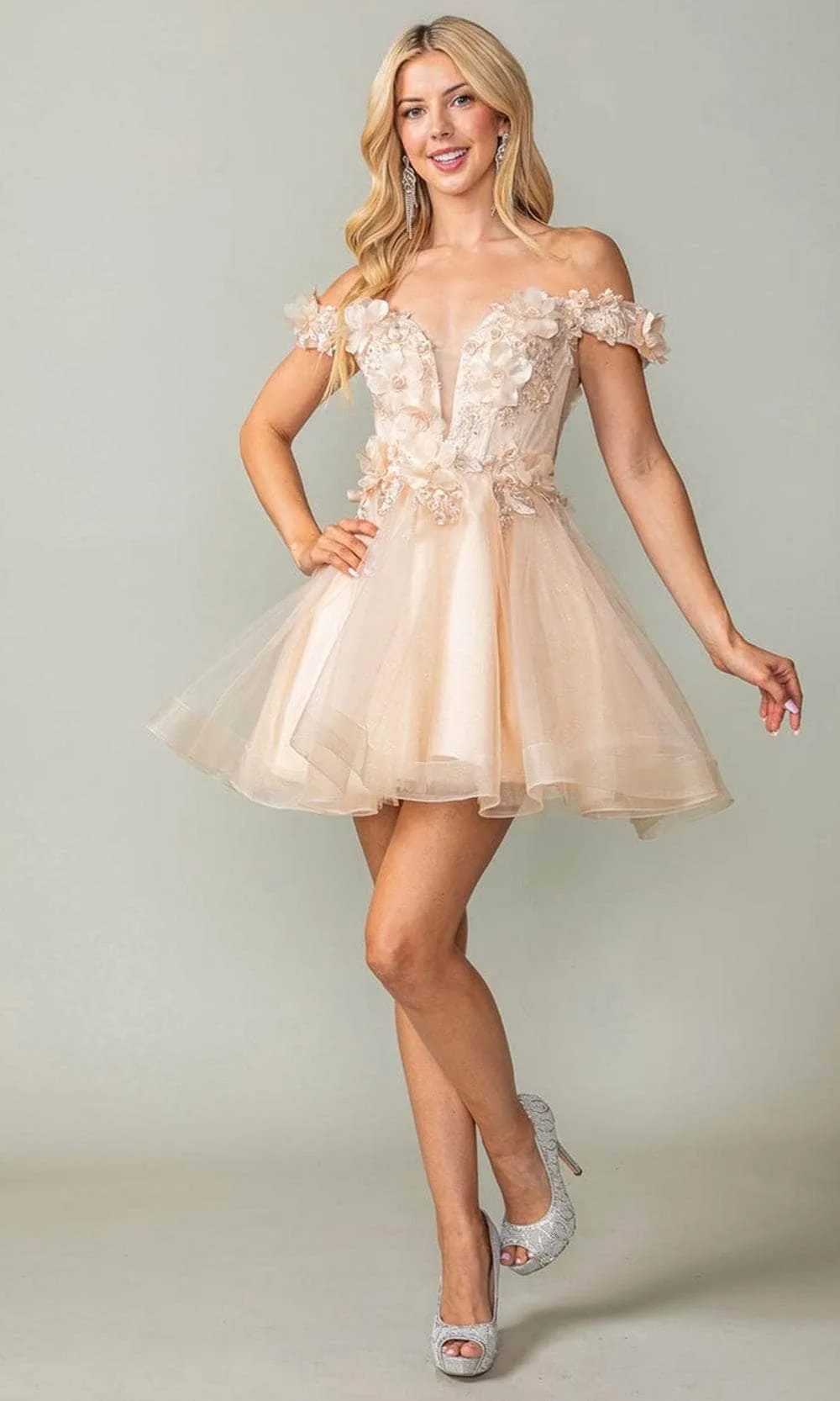 Vestido de 15 años corto Off Shoulder decorado con apliques de flores en 3D y falda corte A de Tul