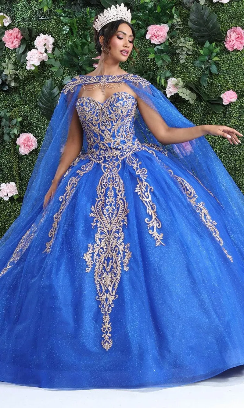 Vestido de 15 años Strapless decorado con apliques dorados y capa, falda corte Princesa