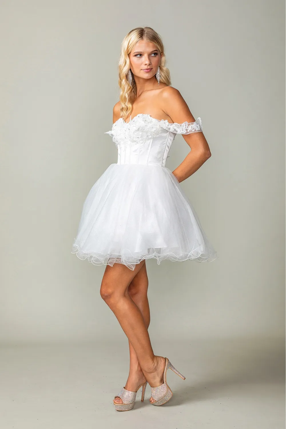 Vestido de Quinceañera corto Off Shoulder estilo corset decorado con apliques de flores y mariposas en Top