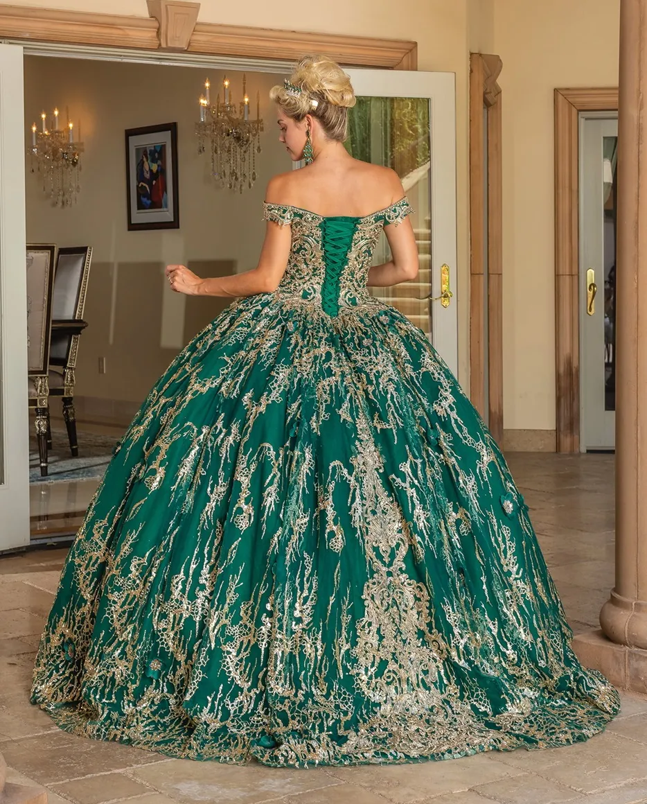 Vestido de 15 años Off Shoulder con decoraciones de Glitter en Dorado y Pedreria en Top, falda corte Princesa
