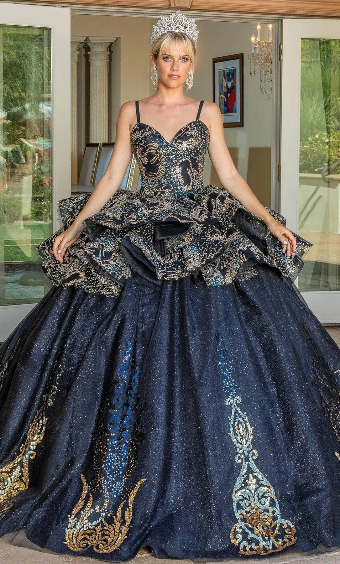 Vestido de 15 años de dos piezas decorado con apliques en glitter y flores en 3D en tela de glitter falda corte princesa