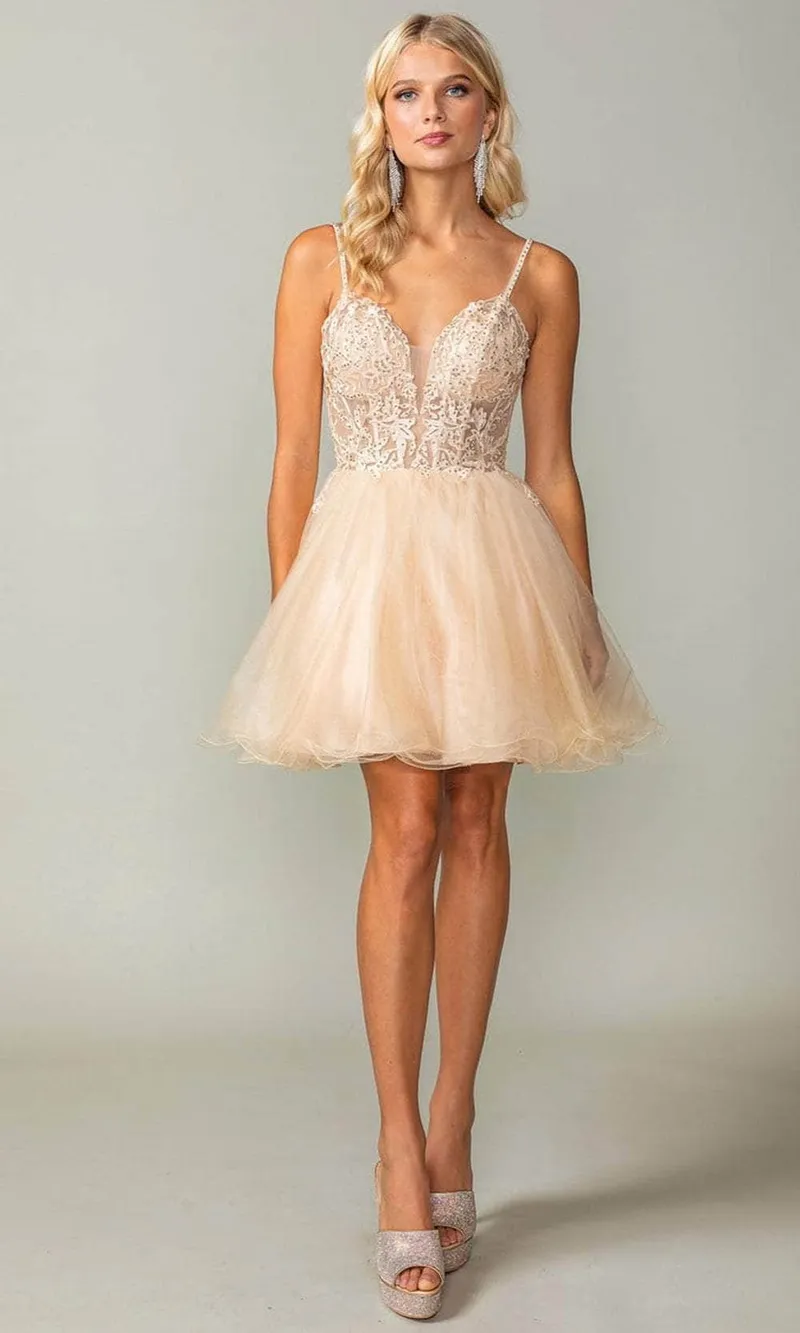 Vestido de Quinceañera corto de tiras estilo corset con transparencia decorado con apliques y pedreria en top