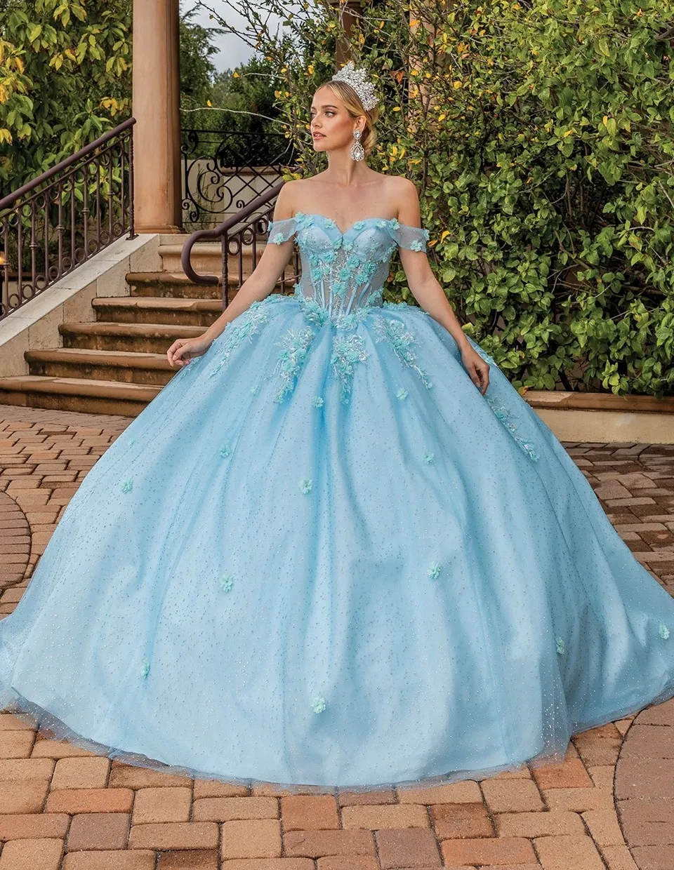 Vestido de 15 años Off Shoulder estilo corset con transparencia decorado con flores en 3D y falda corte Princesa con cola