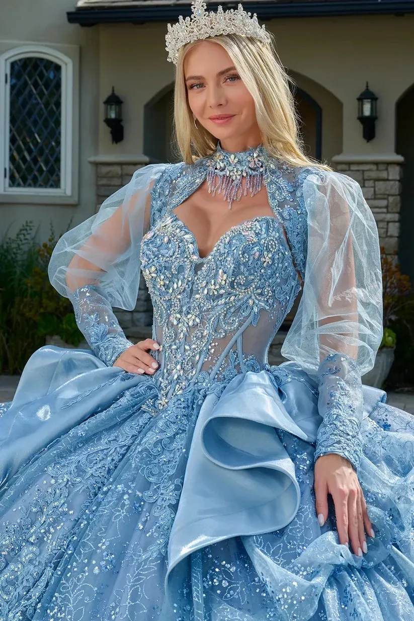 Vestido de 15 años Imperial de mangas largas y falda corte Princesa con cola