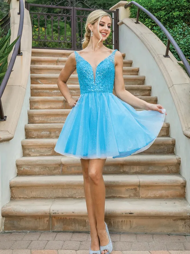 Vestido de Quinceañera corto de tiras decorado con pedreria en Top y  falda corte A