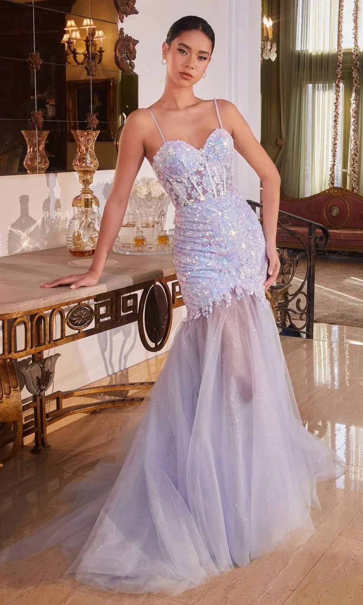 Vestido de Gala estilo corset con transparencia en tela de lentejuelas tornasol y falda corte Sirena de Tul