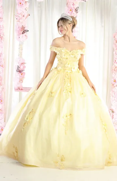 Vestido de 15 años Off Shoulder en tela de Glitter decorado con flores en 3D y falda corte princesa