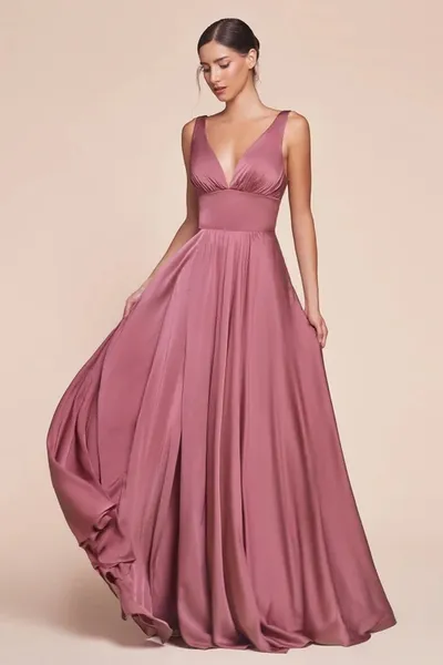 Vestido de Gala en tela de seda color Lavanda escote en V y falda corte A con abertura