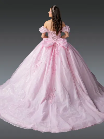 Vestido de 15 años Off Shoulder decorado con apliques, falda corte Princesa con cola y lazo