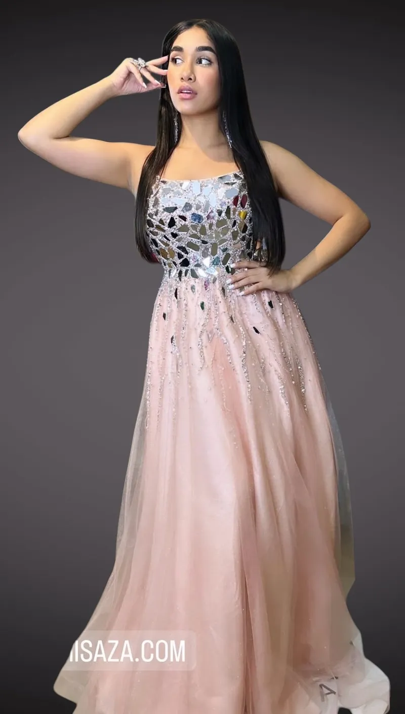 Vestido de Gala de tiras color Rosado decorado con glitter y espejos en top con falda corte A